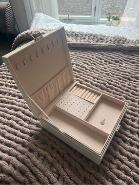 Jewelry Box Organizer Leather Case with Velvet lining White and Pink